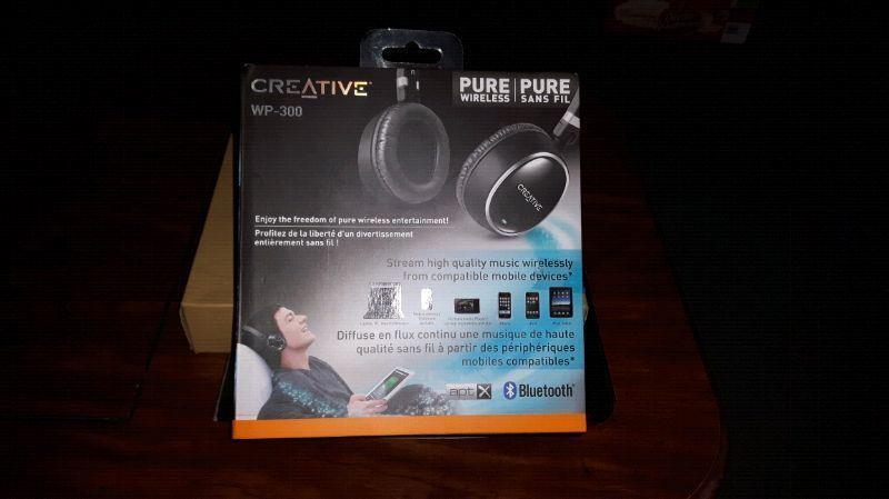 Creative Bluetooth headphones mint condition