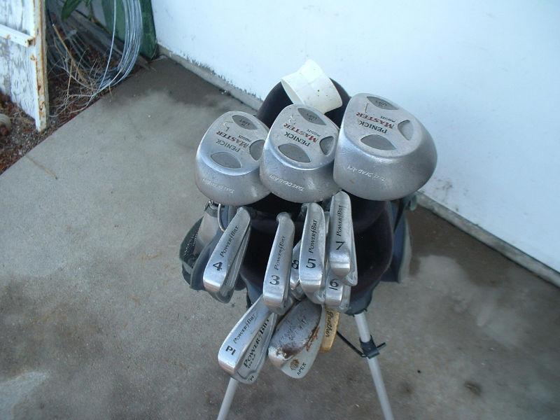 Complete set of men's golf clubs