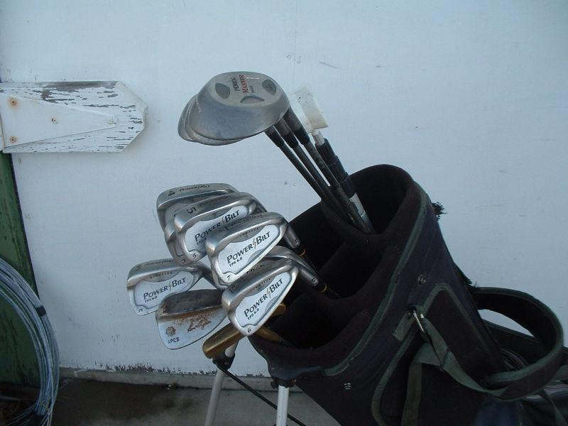 Complete set of men's golf clubs
