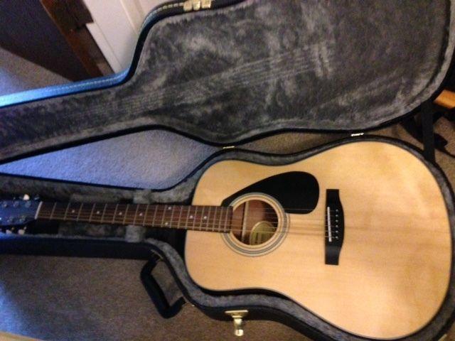 BRAND NEW-Yamaha Dreadnought Acoustic with case