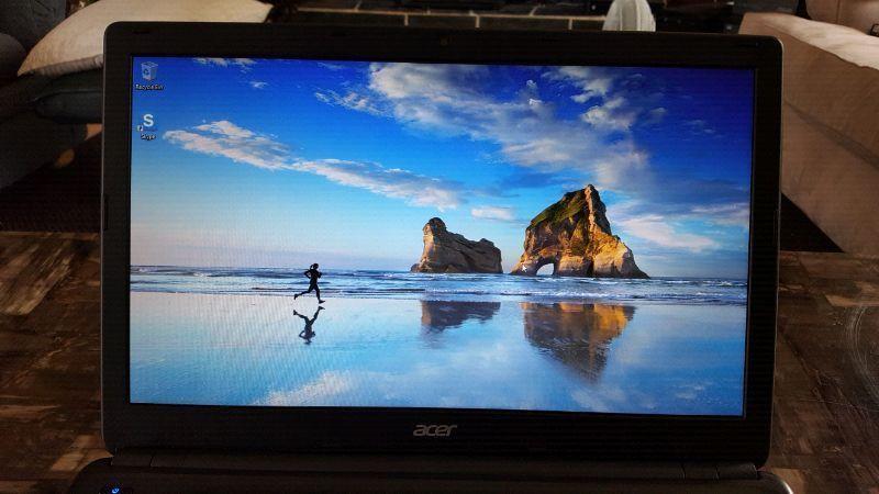 10/10 Mint condition Acer laptop
