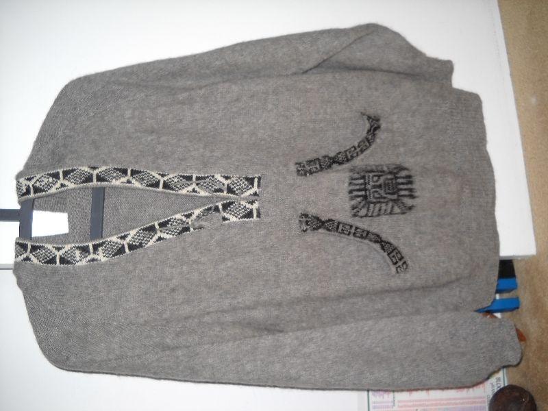 Handmade pull over sweater, hooded from Peru
