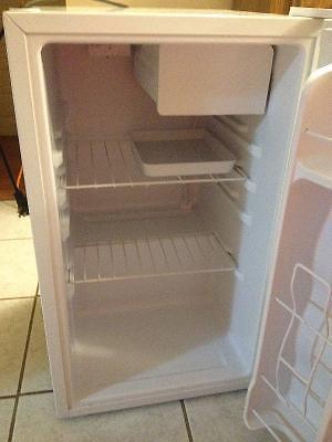 3.1 cu ft white mini fridge