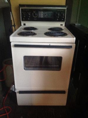 24 inch Apartment Sized Stove - WORKS