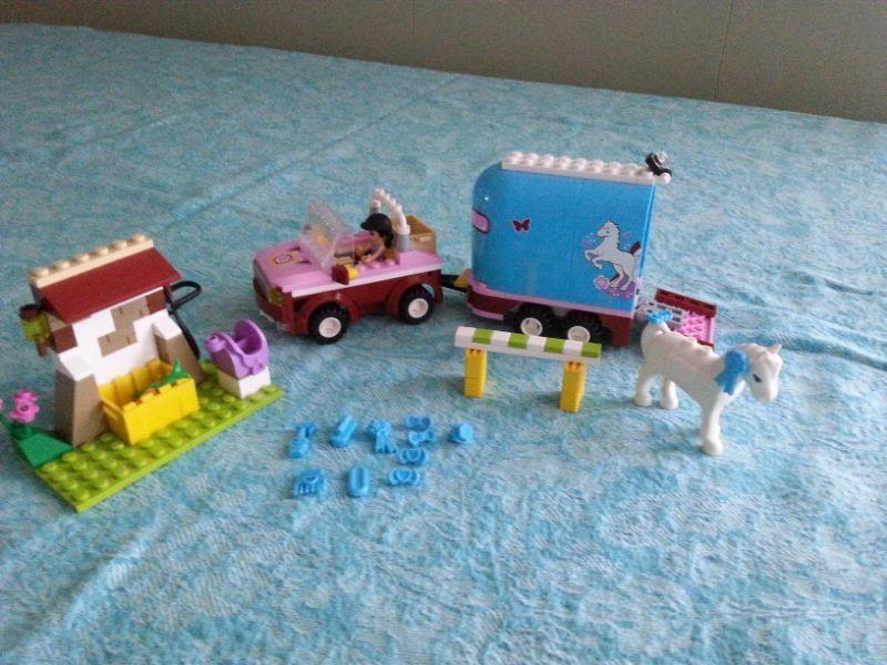 Emmas horse trailer Lego