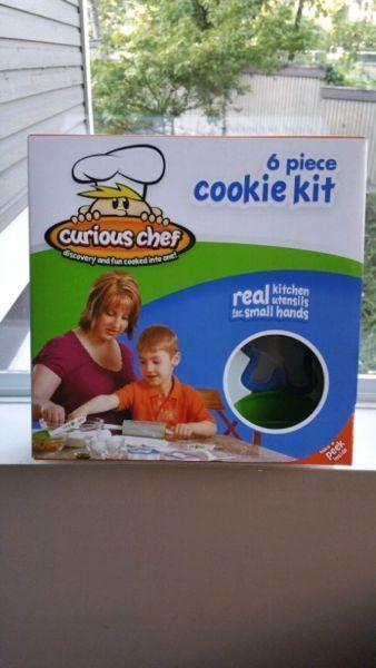 NIB Curious Chef 6 Piece Cookie Kit