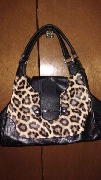 Large zipper closure fashion purse handbag $20 takes