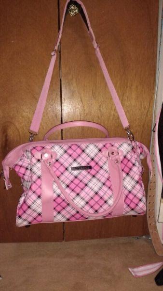 Tracker Quality carry on bag Pink Plaid $45 takes Very Clean
