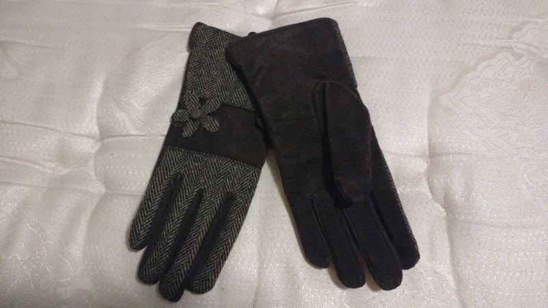 Beautiful Brand new suede driving gloves $10 takes