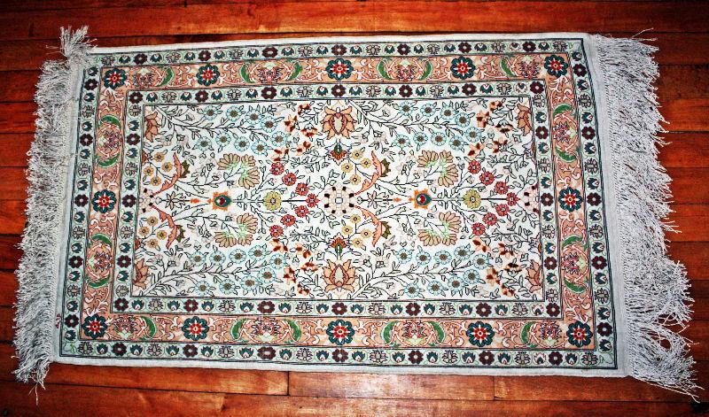 Hereke, Turkey 2' x 3' hand woven double knotted pure silk Rug