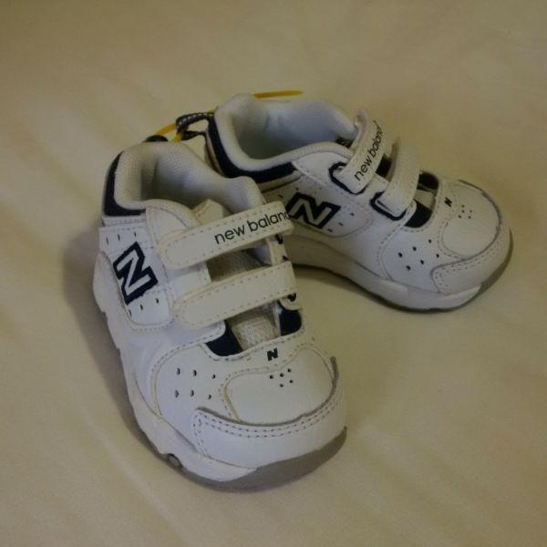 size 3 infant new balance runners - $10