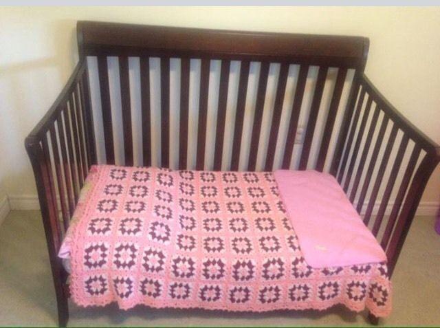 3 in 1 crib and mattress (used for a few months)