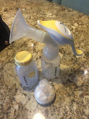 Medela Harmony Manual Breastpump - with BPA-Free Bottles