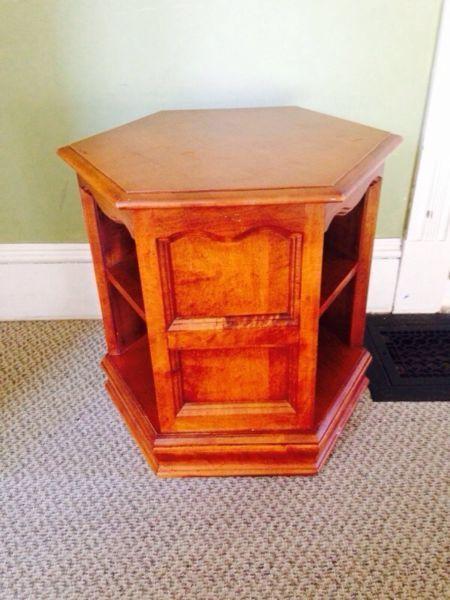 Kroehler Solid Maple End Table In Very Good Condition