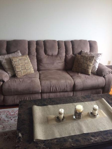 RECLINING SOFA & LOVE SEAT IN EXCELLENT SHAPE/MOVE TO OTHER CITY