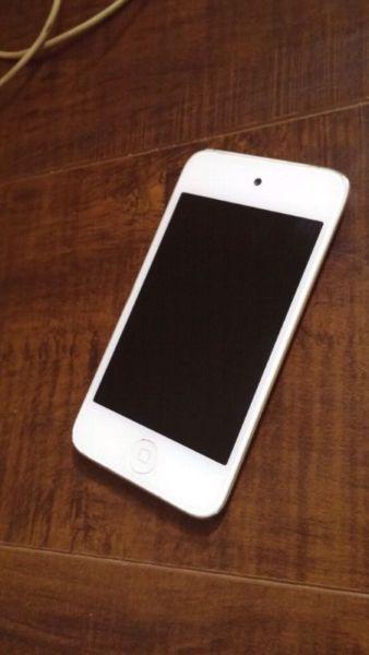 White iPod Touch - 8GB in great condition - 100$ OBO
