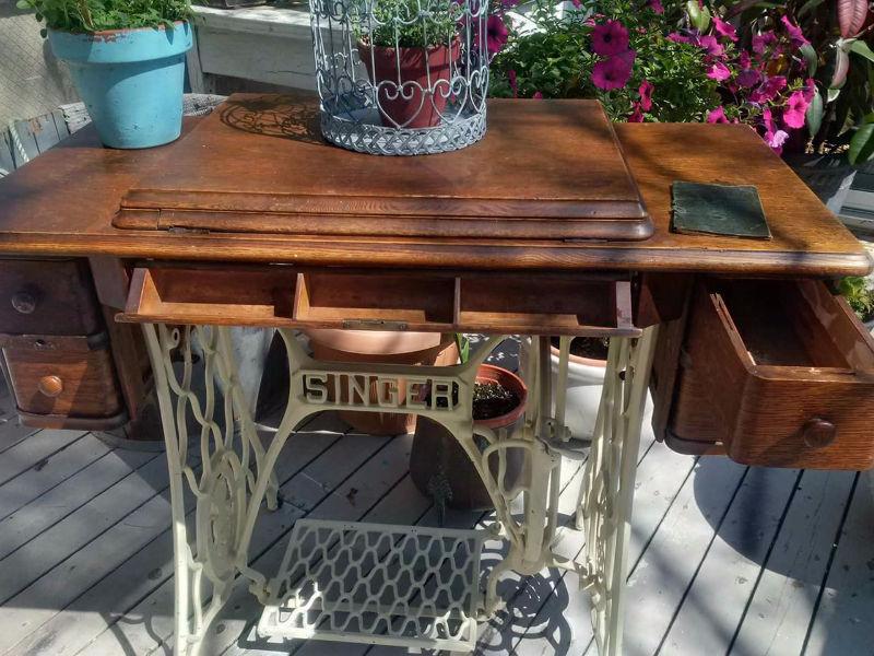 1915 Cast Iron Singer Sewing Table 