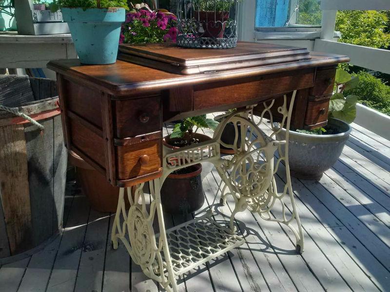 1915 Cast Iron Singer Sewing Table 
