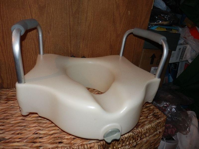 RAISED TOILET SEAT WITH HAND RAILS