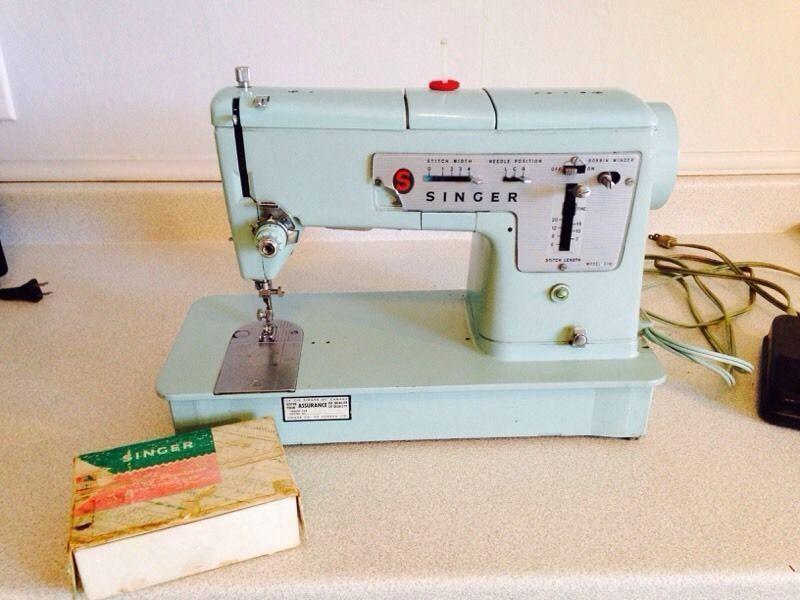 1961 Vintage Singer Sewing Machine with Manuel and Attachments
