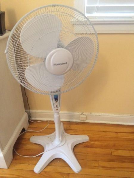 Honeywell Quickset Stand fan with remote