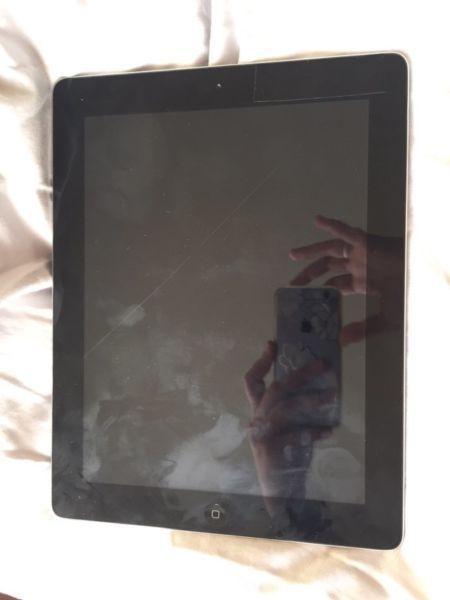 iPad 16GB (small crack in screen) **Great condition!