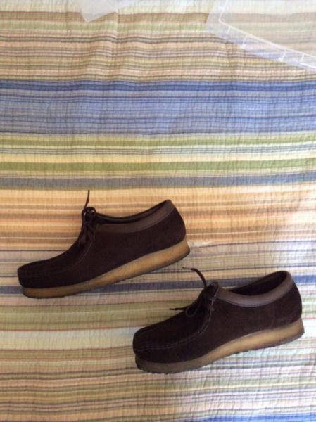 Low-Cut Clarks Wallabees Size 9 (fits like a 9.5)