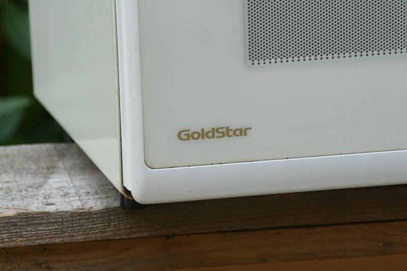 Good working, clean, Goldstar 1 cu ft Microwave