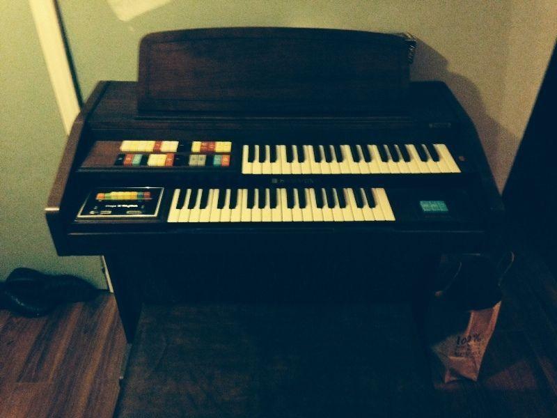 Hammond Electric Organ
