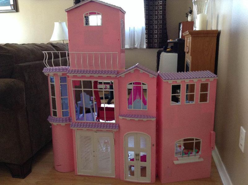 Barbie House Furnished and extra set!!!!