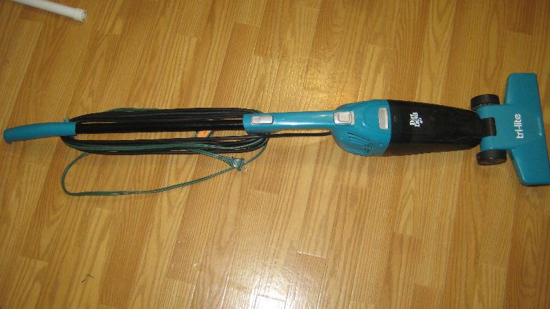 BAGLESS DIRT DEVIL TRI-LITE STICK VACUUM