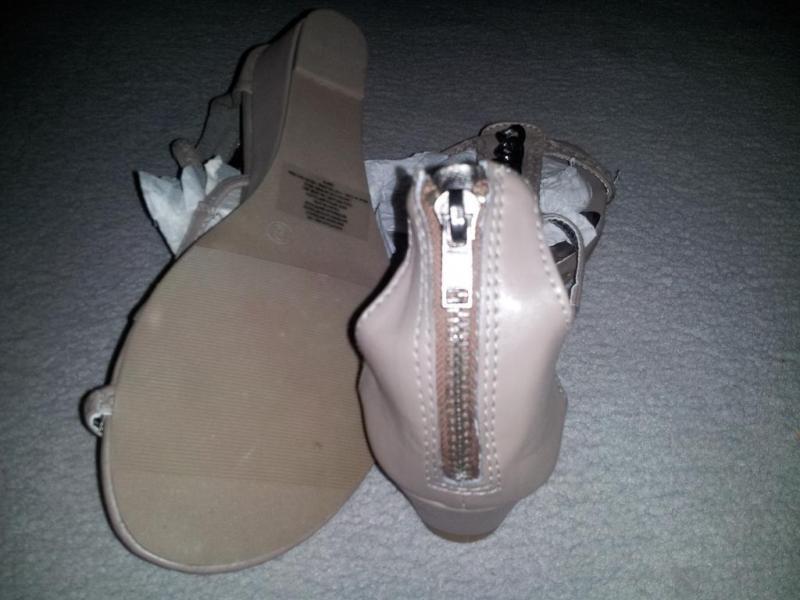 Chain Details Micro Wedge
