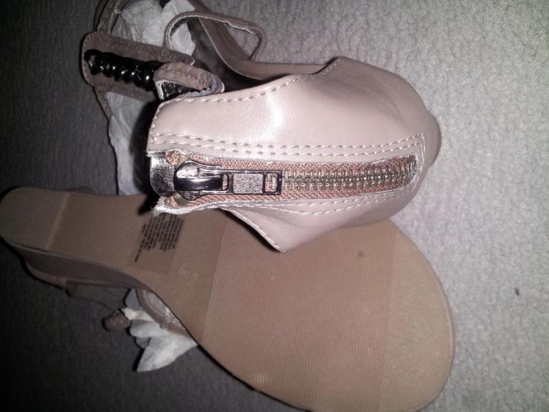 Chain Details Micro Wedge