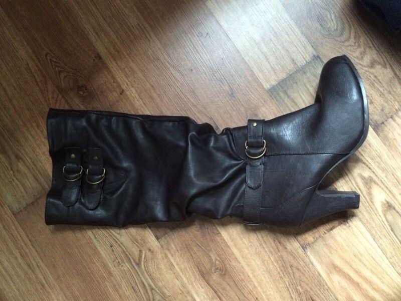 Womens boots size 10