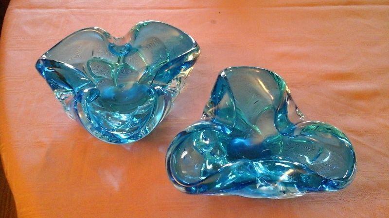 ART GLASS - TURQUOISE TRIANGLE SHAPE BOWLS SET OF 2