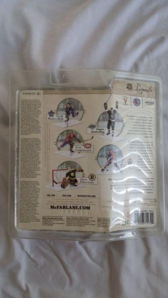 Attn: Hockey Fans! Wayne Gretzky Figurine ~ Awesome Collectible!