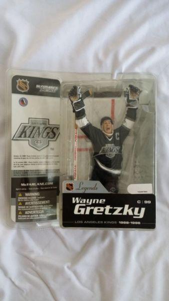 Attn: Hockey Fans! Wayne Gretzky Figurine ~ Awesome Collectible!