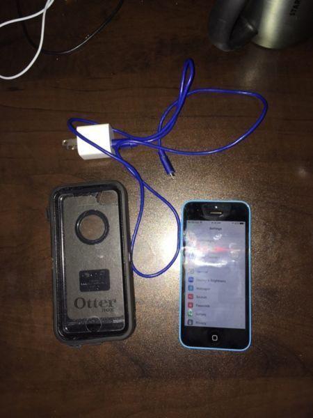 iPhone 5c 32 gig - bell $225 OBO