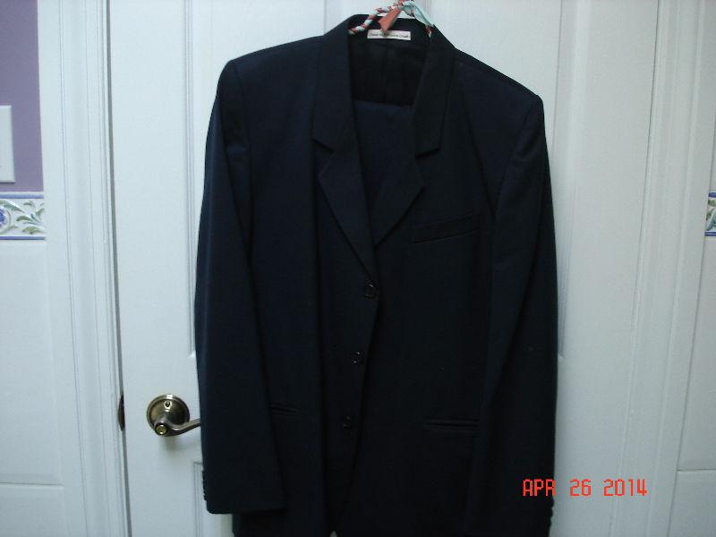 NAVY BLUE TWO PIECE SUIT AND TIE - SIZE 20