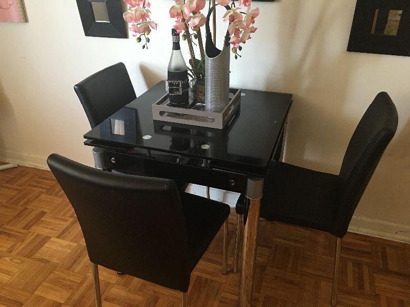 Tempered glass dinning room table set plus FREE EXTRA CHAIR