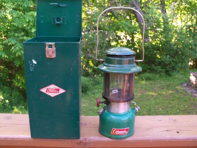 Vintage Coleman Latern with original carrying case!