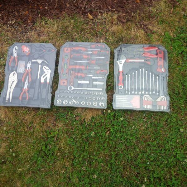 98 PIECE CABINET OR BENCH READY TOOL KIT NEW CONDITION