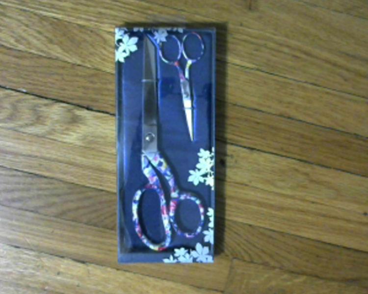 2 Piece printed scissors set.[new]