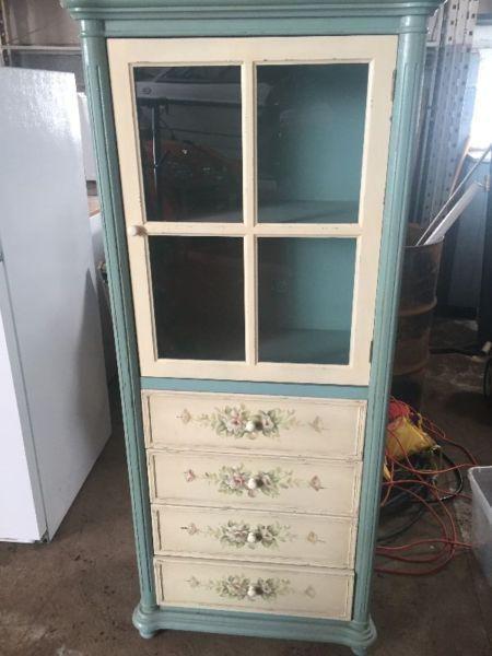 Hutch Cabinet - Excellent Condition - Beautifully Made!!