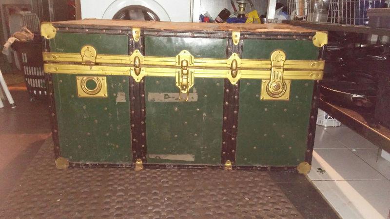 VINTAGE TRAVEL TRUNK/BRASS FITINGS