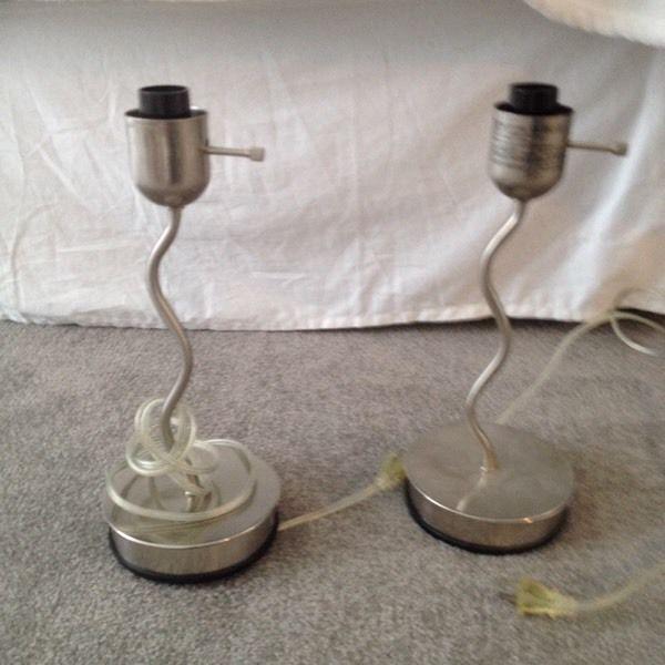 2 table lamps