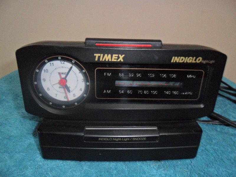 Timex Indiglo Night Light AM/FM Radio Analog Alarm Clock TX282B