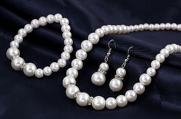 brand new Necklace Bracelet Earrings Set Austrian Ivory pearls