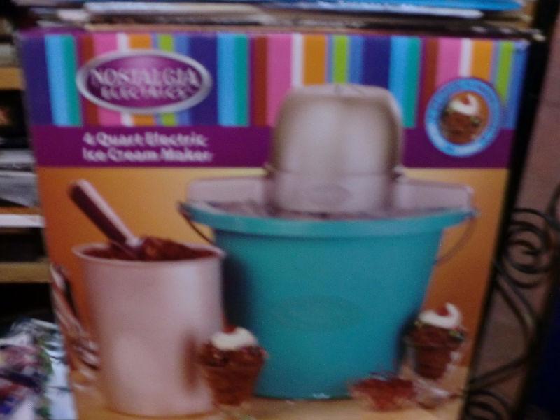 NEW - Ice cream maker, by Nostalgia Electrics...4 quarts Visits