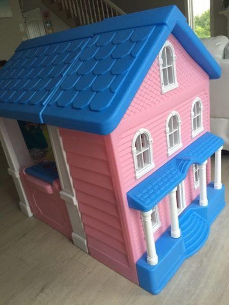 Large little tykes kids playhouse! Excellent condition